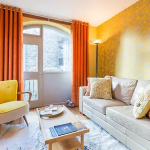 The Queens View Apartment